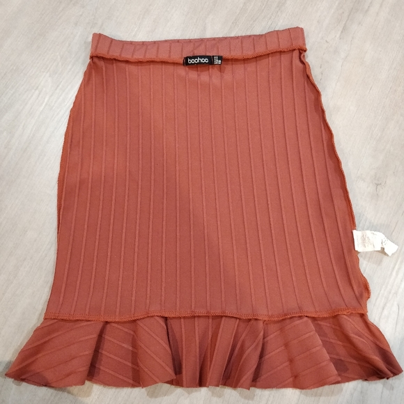 Boohoo Ruffle trim ribbed twist front co-ord - Picture 15 of 16